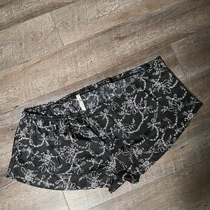 NWT Intimately Free People Floral Bow Print Casual Shorts